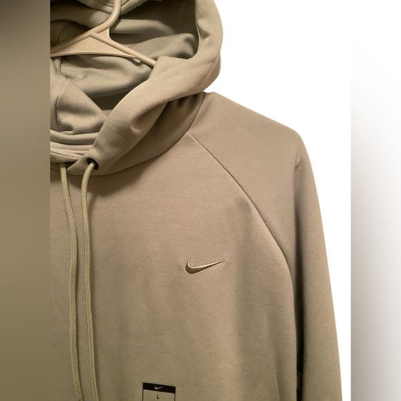 Nike Men's Light Green Hoodie. Size large. New with tags. - Picture 4 of 8